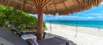 Serene and cozy beachfront villa on a white sandy beach, pool, AC and WiFi!