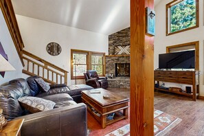 Fernseher, Kamin, DVD-Player, Tischtennisplatte