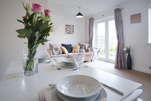 Hus, privat bad (Bank Side House) | Restaurant