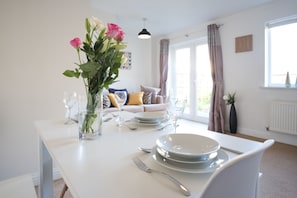 House, Private Bathroom (Bank Side House) | Restaurant