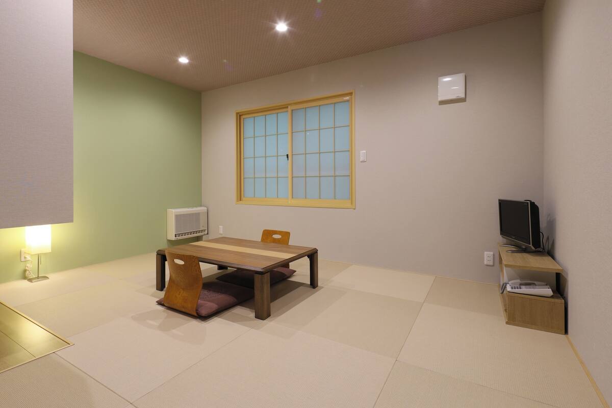 Phòng, không hút thuốc (Japanese Style with shared bathroom) | Két bảo mật tại phòng, màn/rèm cản sáng, bộ trải giường 