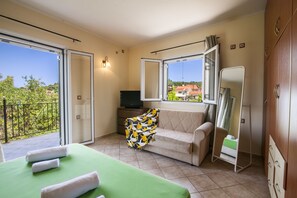 Apartment | 3 bedrooms, desk, soundproofing, iron/ironing board