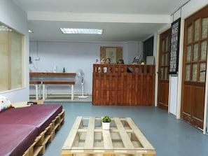 Coin salon dans le hall