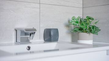 Maison, salle de bains privée, vue jardin (KVM - Swan House) | Intérieur