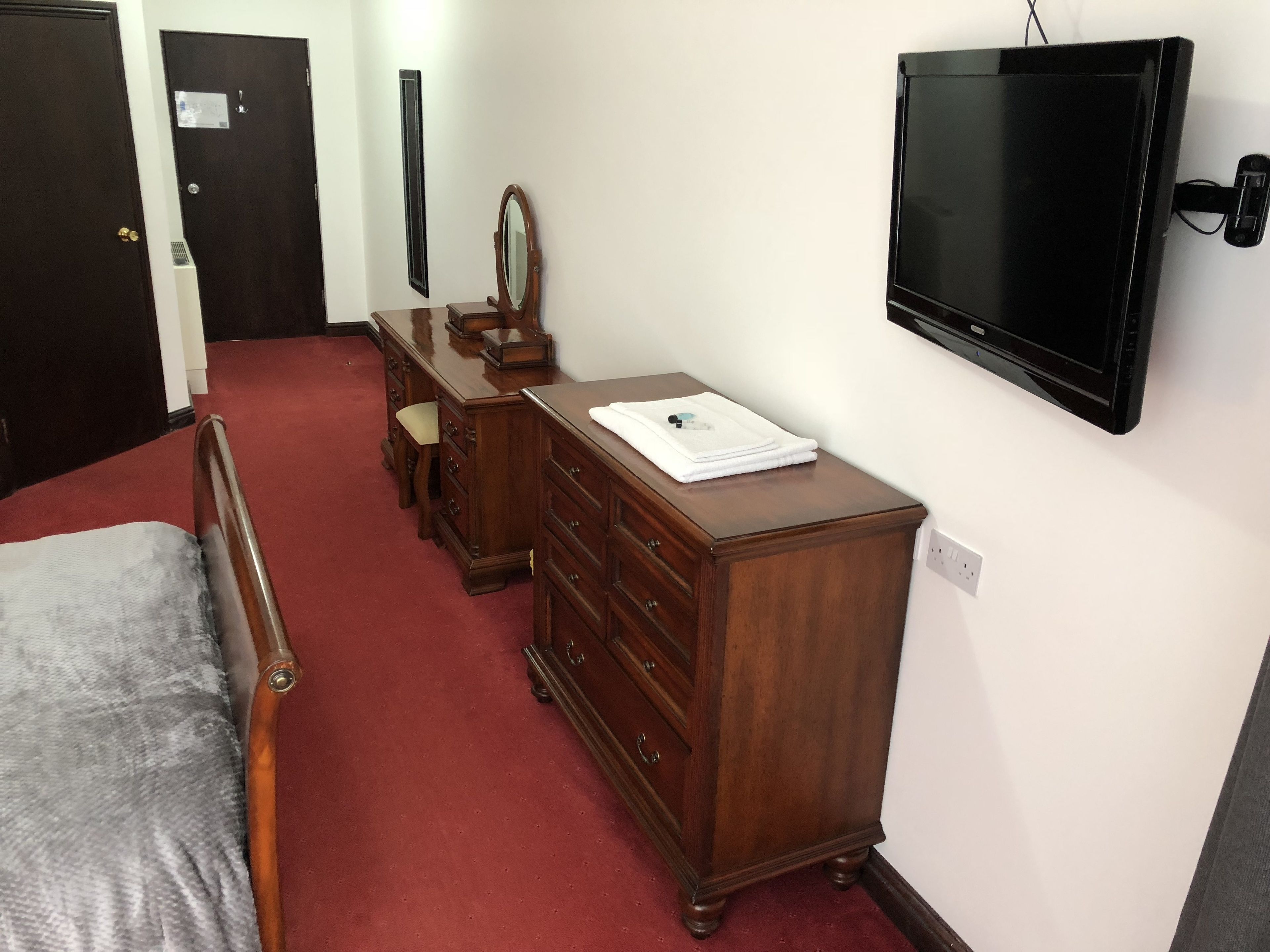 executive double room, 1 double bed, non smoking | 1 bedroom, desk, iron/ironing board, free wifi