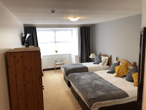 Family Triple Room, Multiple Beds, Non Smoking | Desk, iron/ironing board, free WiFi, bed sheets - Clee Hotel (Cleethorpes)