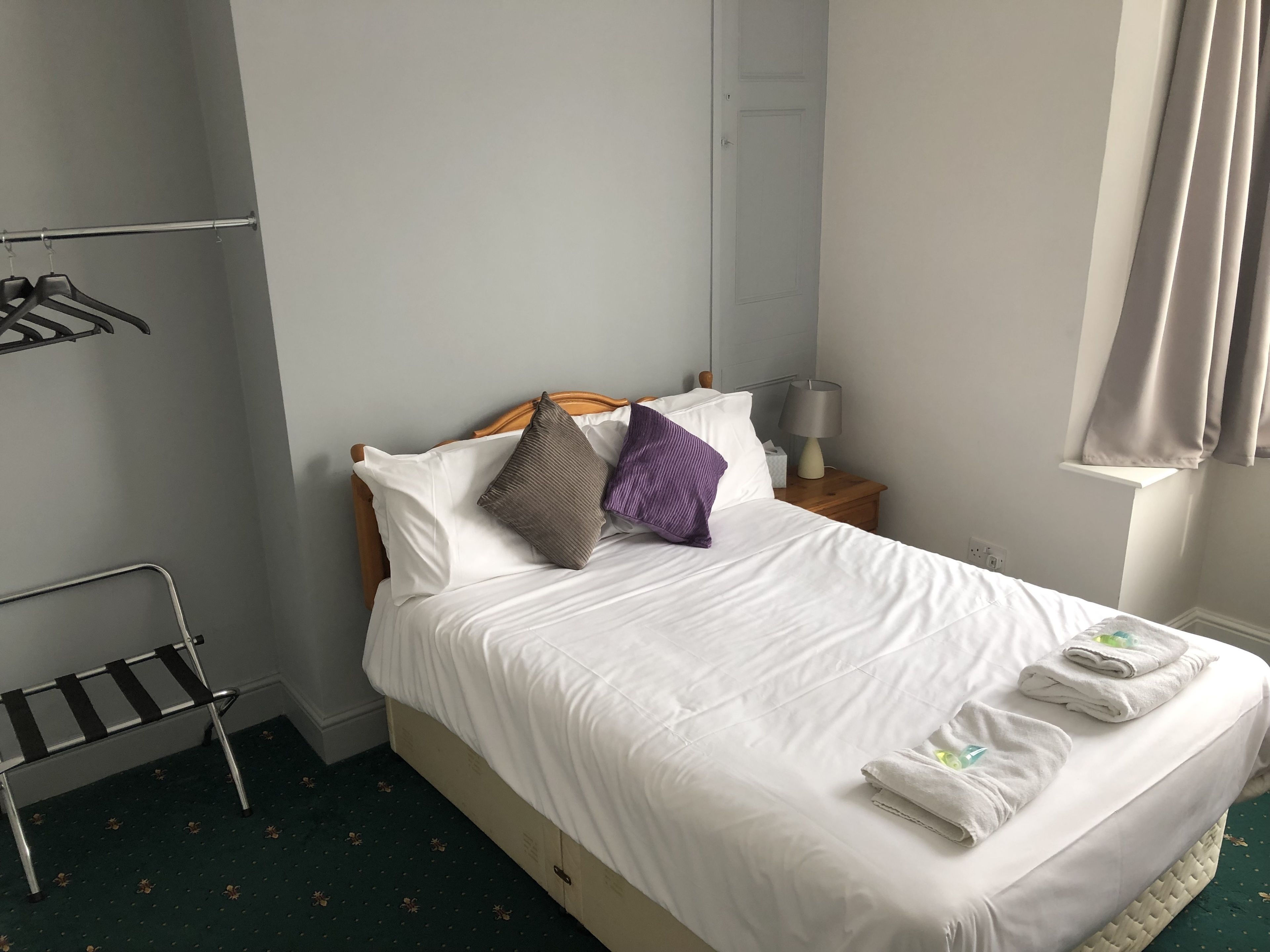 standard double room, 1 double bed, non smoking | 1 bedroom, desk, iron/ironing board, free wifi