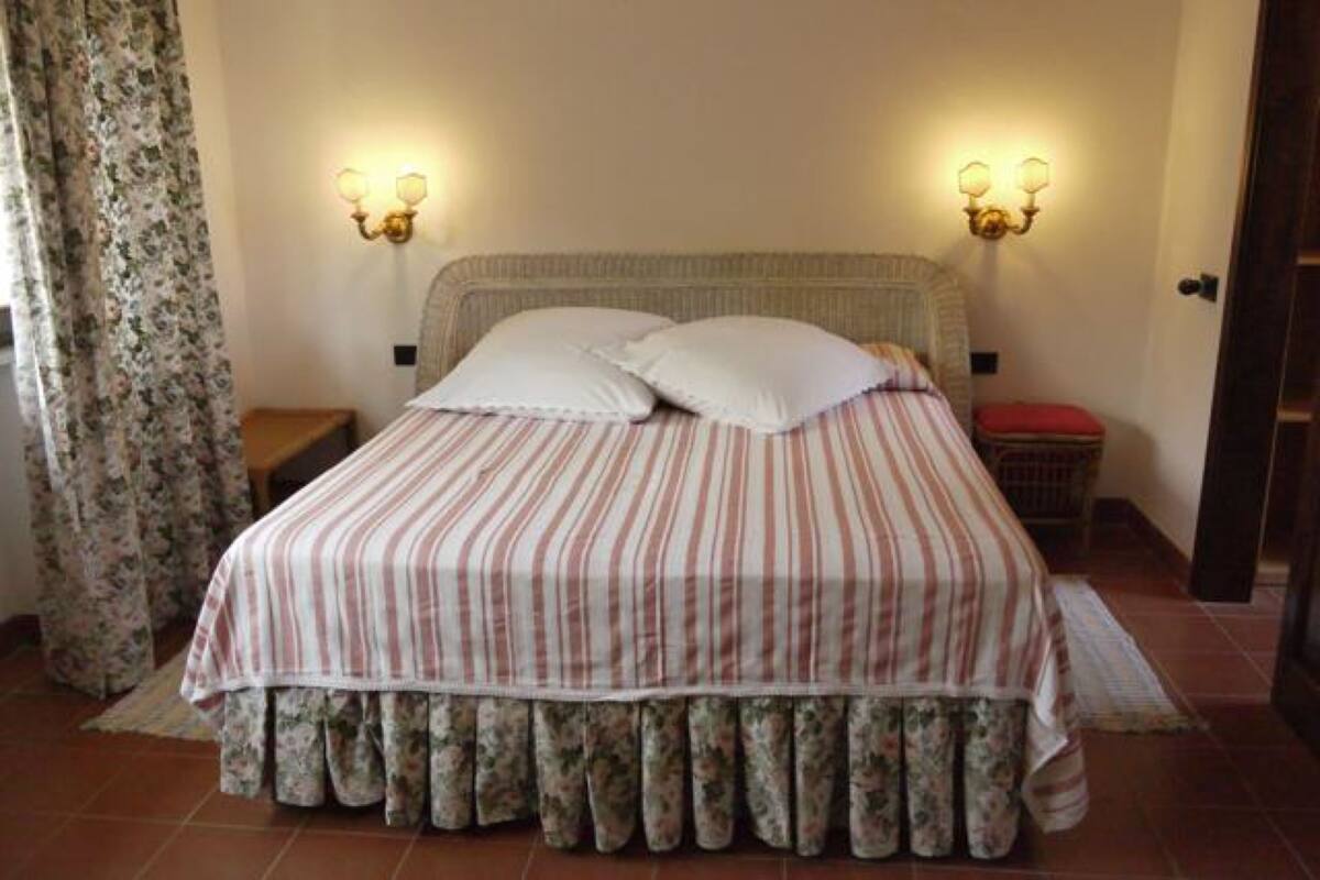 Iron/ironing board, free cots/infant beds, bed sheets