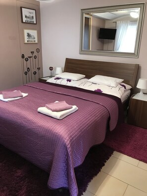 Decoración personalizada, muebles diferentes y escritorio