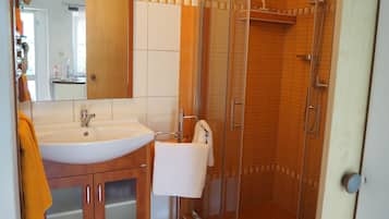 Standard Apartment | Bathroom | Shower, free toiletries, hair dryer, slippers