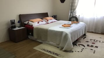 Departamento Deluxe | Decoración personalizada, muebles diferentes y escritorio