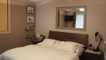 Comfort Apartment | Individually decorated, individually furnished, desk, blackout curtains