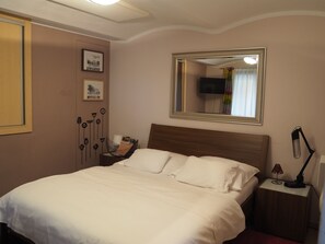 Comfort Apartment | Individually decorated, individually furnished, desk, blackout drapes - Penzion Pohoda (Lednice)