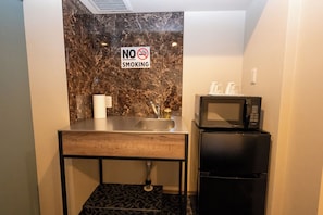 Basic Double Room, 1 Double Bed, Non Smoking, Corner