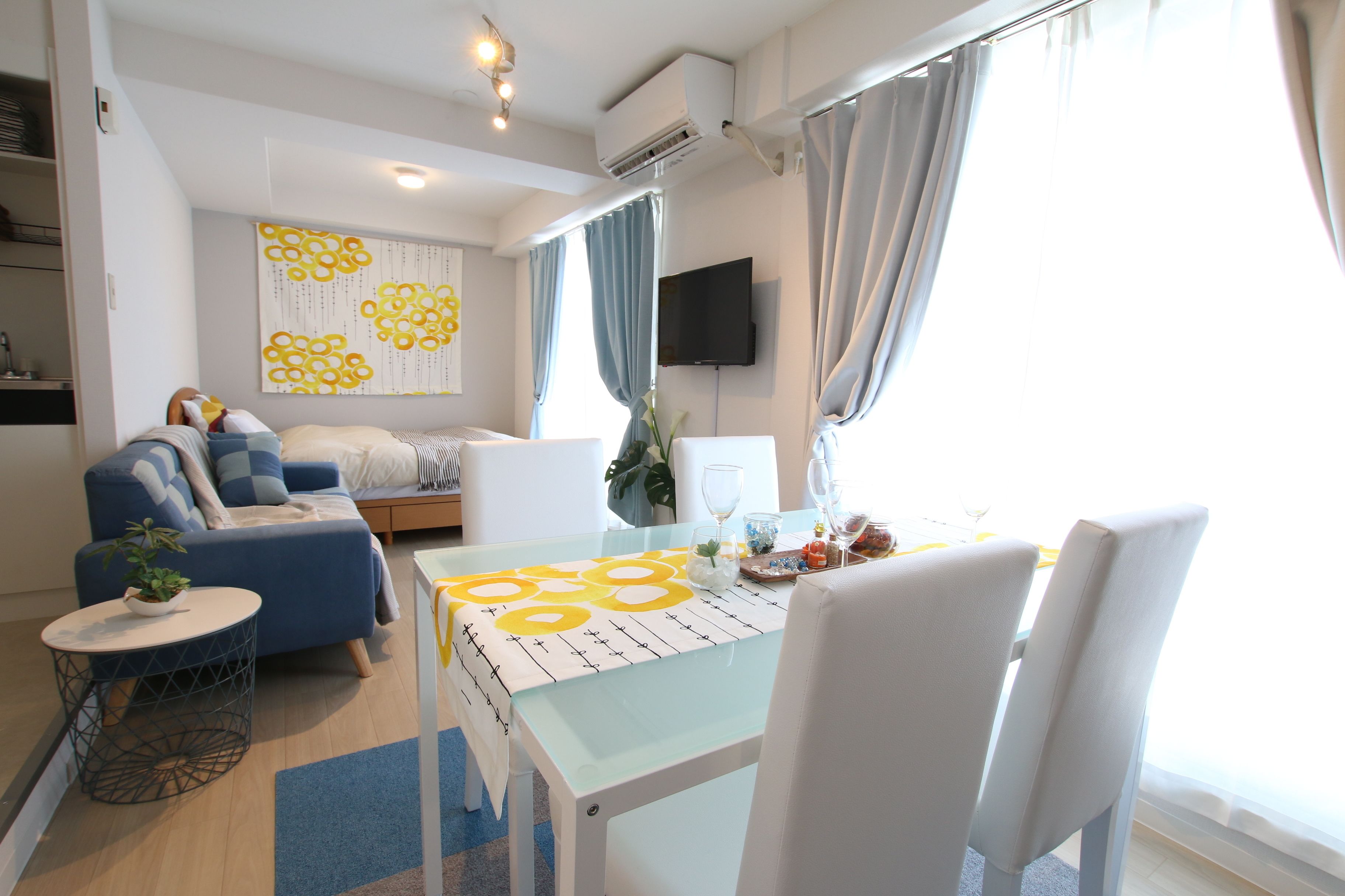 คอมฟอร์ทอพาร์ทเมนท์, 1 ห้องนอน, ระเบียง ( 6A ) | ผ้านวมขน  เป็ด, โต๊ะทำงาน, พื้นที่ทำงานแบบใช้แล็ปท็อป, ผ้าม่านกันแสง