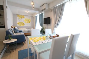 Apartemen Comfort, 1 kamar tidur, balkon ( 6A ) | Selimut bulu angsa, meja kerja, dan ruang kerja ramah laptop