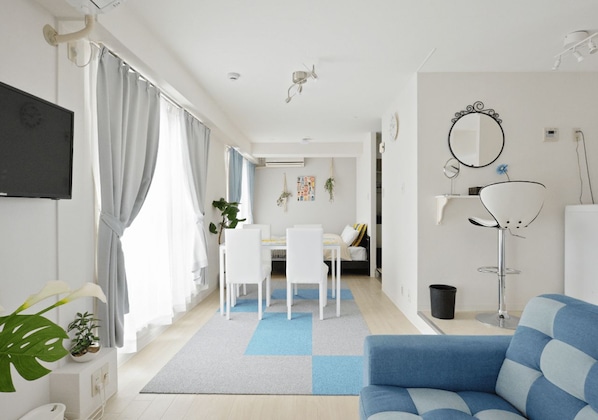 Comfort-huoneisto, 1 makuuhuone, parveke ( 6A ) | Untuvapeitot, työpöytä, kannettavalle tietokoneelle sopiva työtila