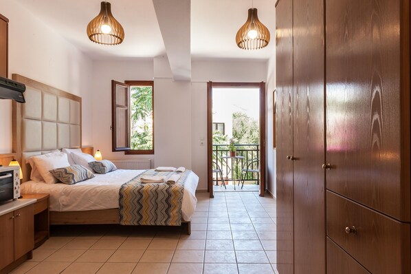 خزنة داخل الغرفة ومكتب وأسرّة أطفال/رضّع (مجانًا) وواي فاي مجانًا