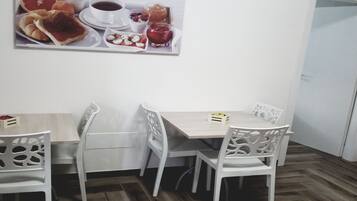 Tägliches inbegriffenes Frühstücksbuffet