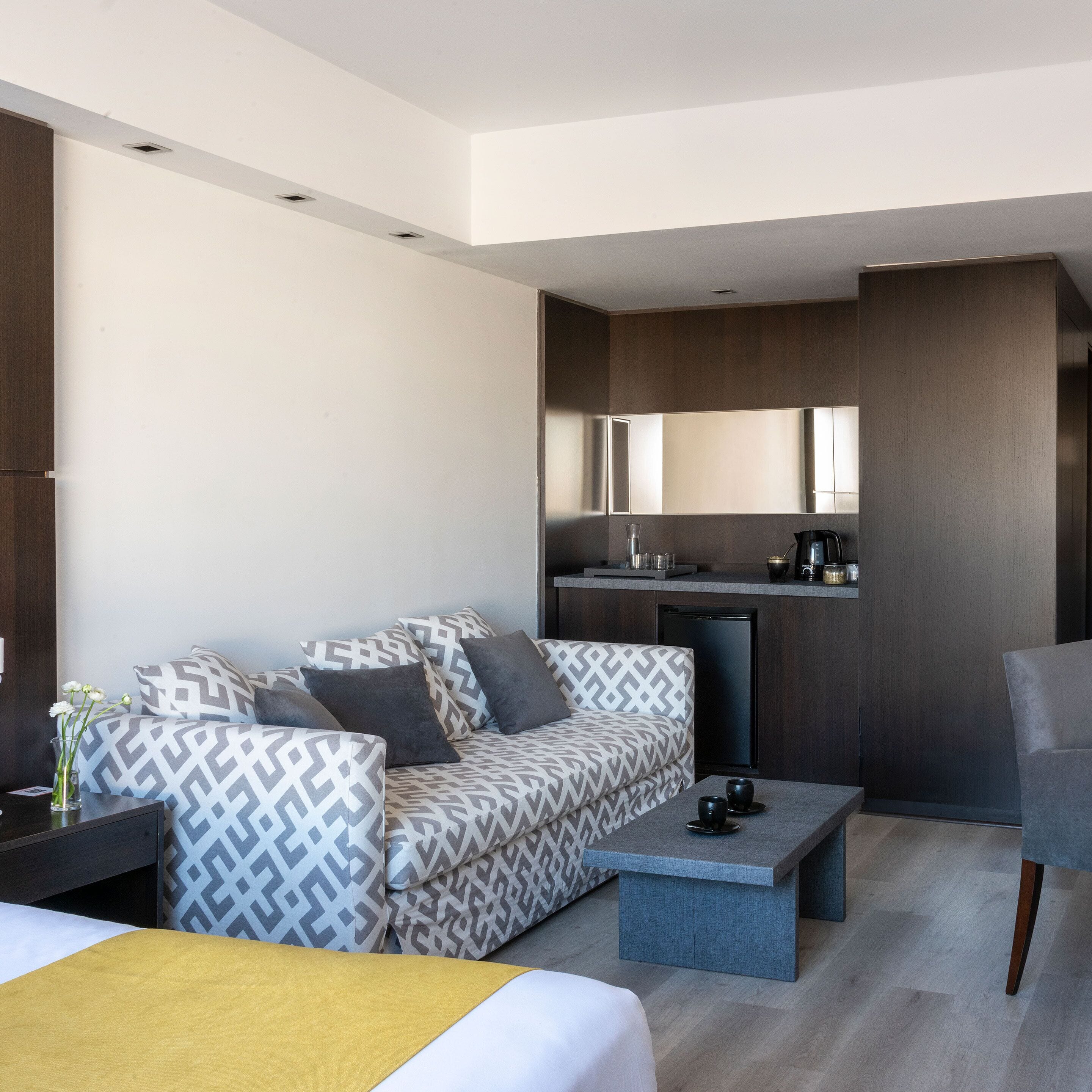 standard triple room | in-room safe, desk, free wifi, bed sheets