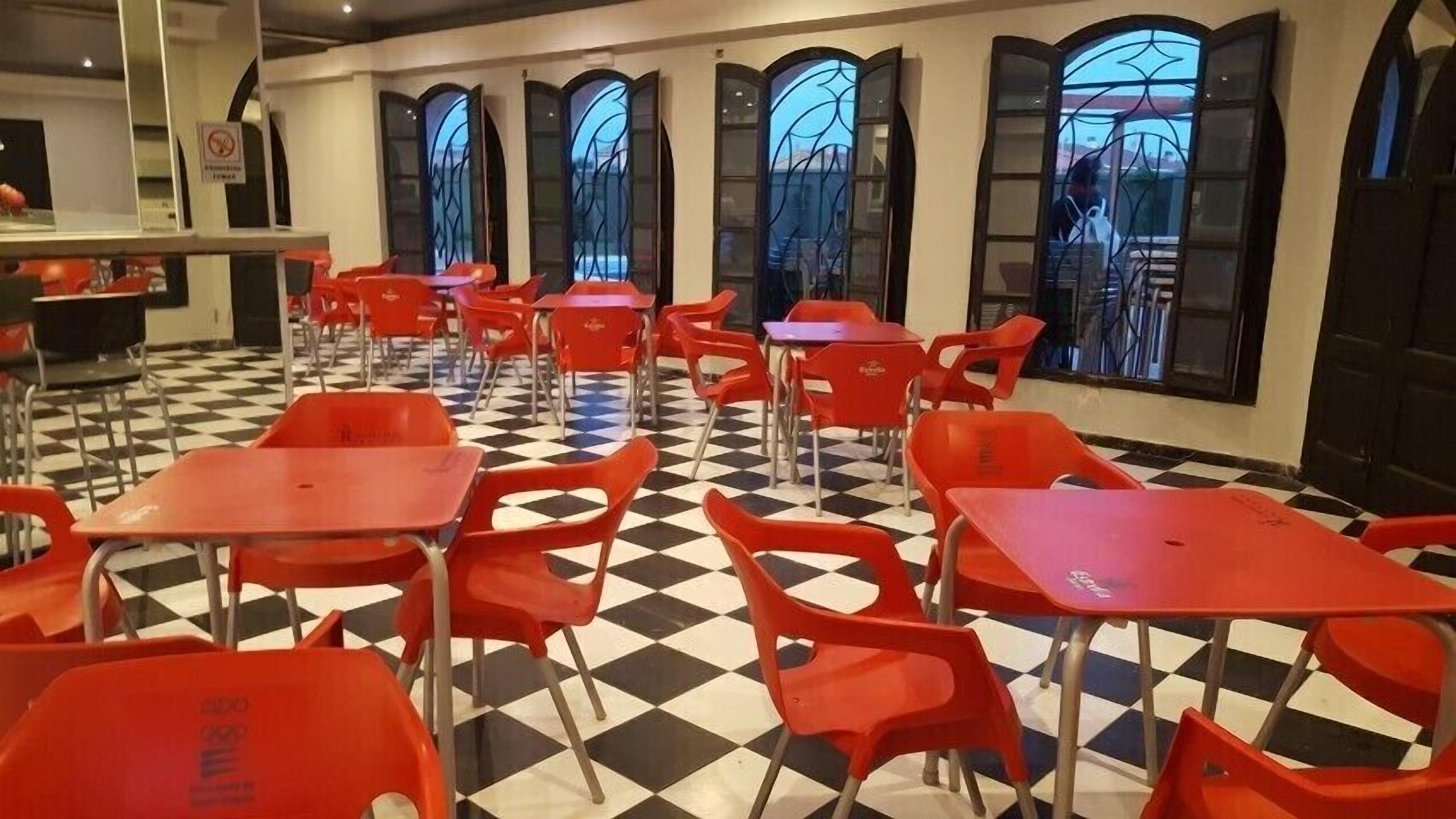 Desayuno continental diario (EUR 6.00 por persona)