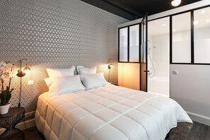 Premium bedding, in-room safe, blackout curtains, soundproofing