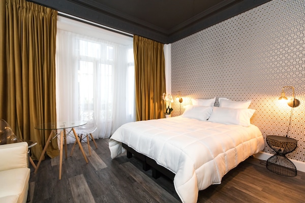 1 Schlafzimmer, hochwertige Bettwaren, Zimmersafe, Verdunkelungsvorhänge