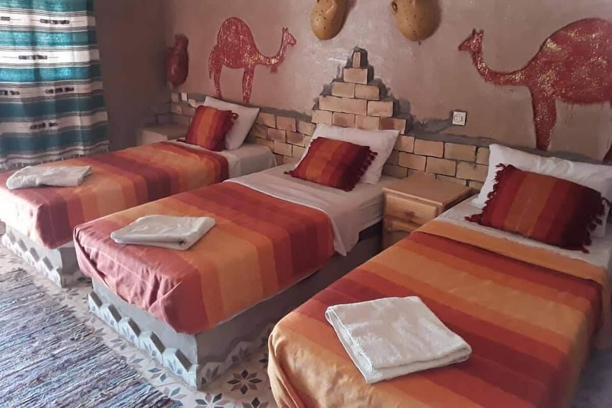 Chambre Triple Confort, 3 chambres, vue jardin | Rideaux occultants, chambres insonorisées, Wi-Fi, draps fournis