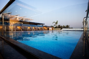 Outdoor pool - The Avenue Calangute (Calangute)