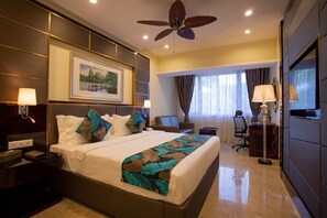 Superior Room | Minibar, in-room safe, desk, blackout drapes - The Avenue Calangute (Calangute)
