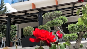 A multi-story hotel with balconies and a covered outdoor seating area. - Hotel Roalb (Orikum)
