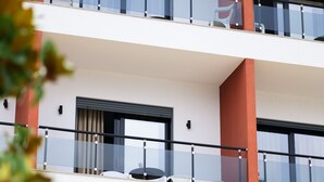 A multi-story hotel with balconies and large windows. - Hotel Roalb (Orikum)