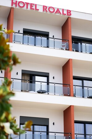 Front of property - Hotel Roalb (Orikum)