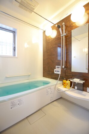 Family House, 3 Bedrooms, Kitchen, River View | Deep soaking bathtub - Private Residence Fushimi Inari (Kyoto)