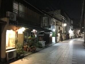 City view from property - Private Residence Kyoto Miyagawacho (Kyoto)