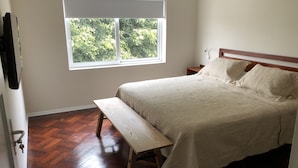 Leilighet, 2 soverom, privat bad (3rd Floor) | 2 soverom, blendingsgardiner, strykejern/-brett og wi-fi (inkludert)