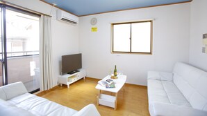 Nhà dành cho gia đình, nhiều giường, bếp, quang cảnh thành phố | Khu phòng khách | TV màn hình phẳng 
