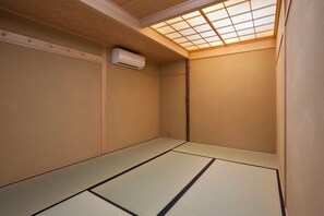 Casa família, 3 quartos, banheira, vista para o jardim | 3 quartos, cortinas blackout, ferros/tábuas de passar roupa