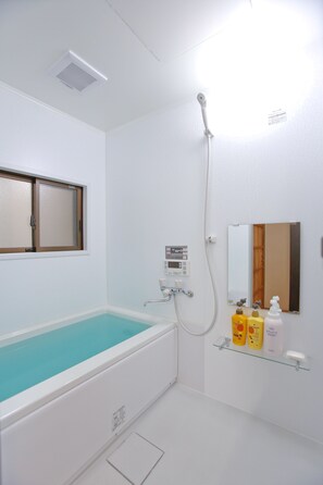 Maison Familiale, 2 chambres, cuisine, vue ville | Baignoire relaxante profonde