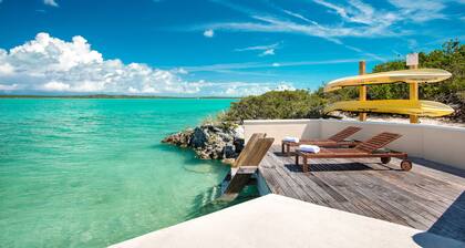 2 acre Waterfront Estate (unbelievable views, 2 Pools, Kayaks,)