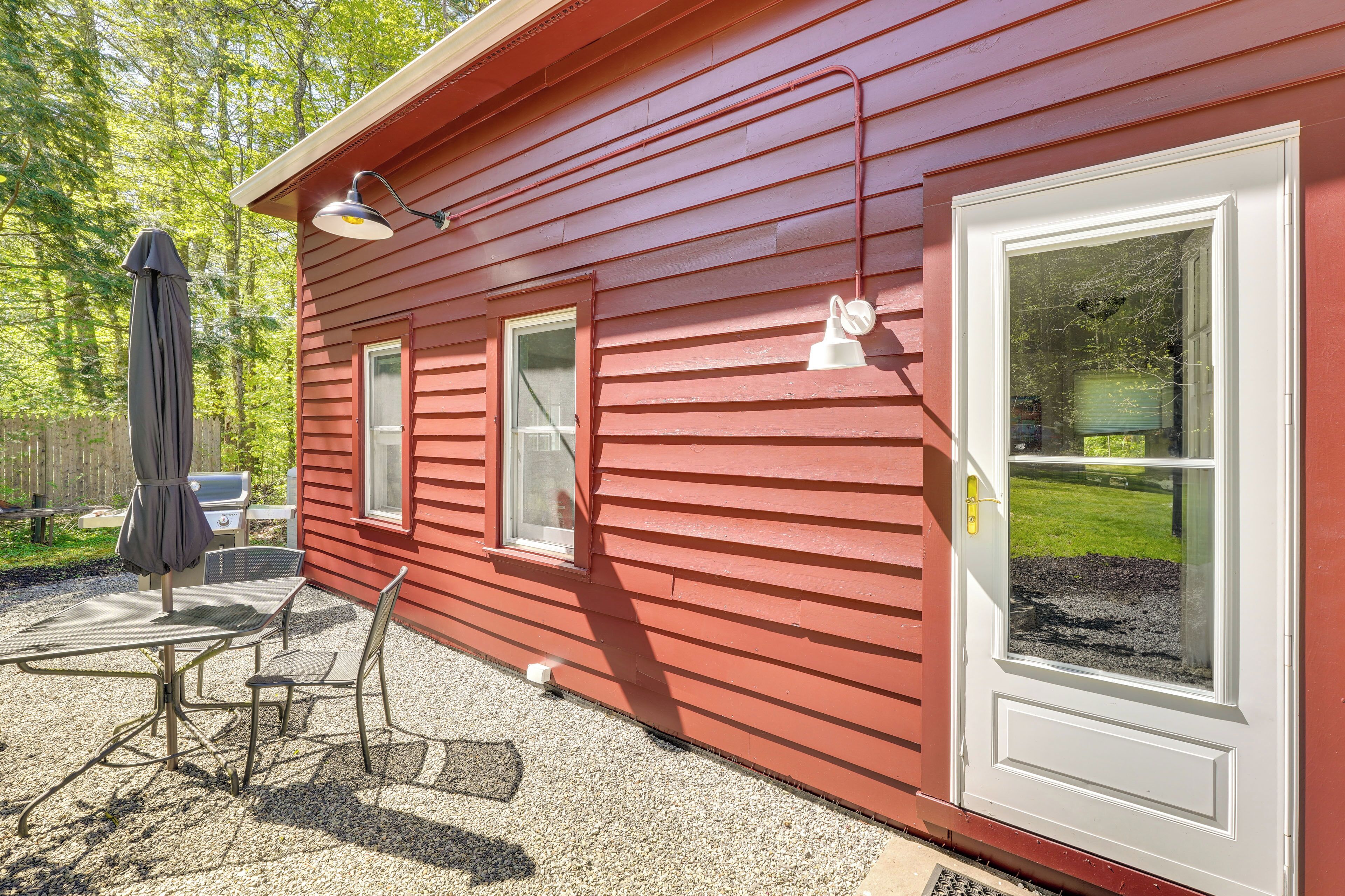 Bearsville Vacation Rental | 2BR | 1BA |  Sq Ft | 2 Steps for Entry
