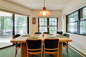 Dining - 1 Mi to Big Boulder: Lakefront Unit w/ Pool Access (Lake Harmony)