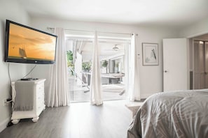 4 bedrooms, in-room safe, desk, iron/ironing board