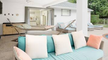 TV, DVD player, books, stereo