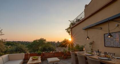 Renovated gorgeous villa in Florence. Walking distance to all sites.