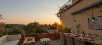 Renovated gorgeous villa in Florence. Walking distance to all sites.