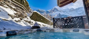 Lo Chalet Belachat è una proprietà alpina moderna con vasca idromassaggio che può ospitare fino a 8 persone