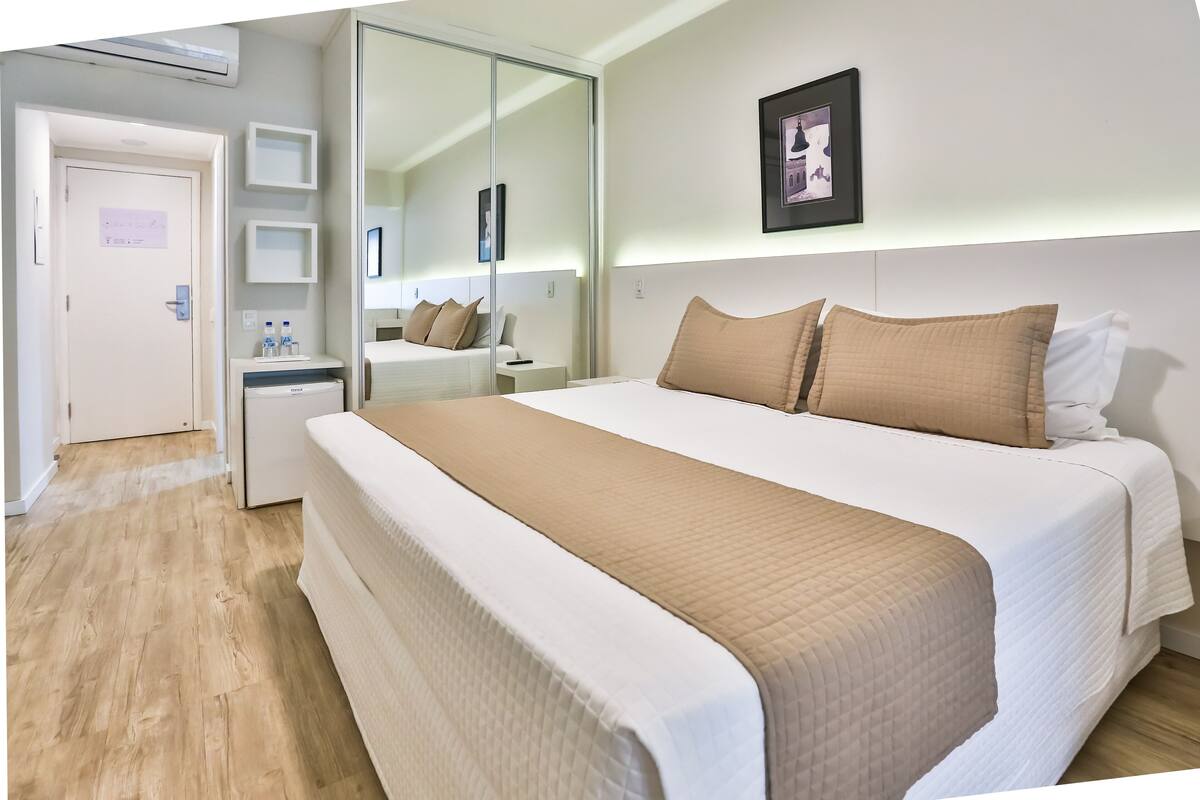 deluxe suite | 1 bedroom, minibar, in-room safe, laptop workspace