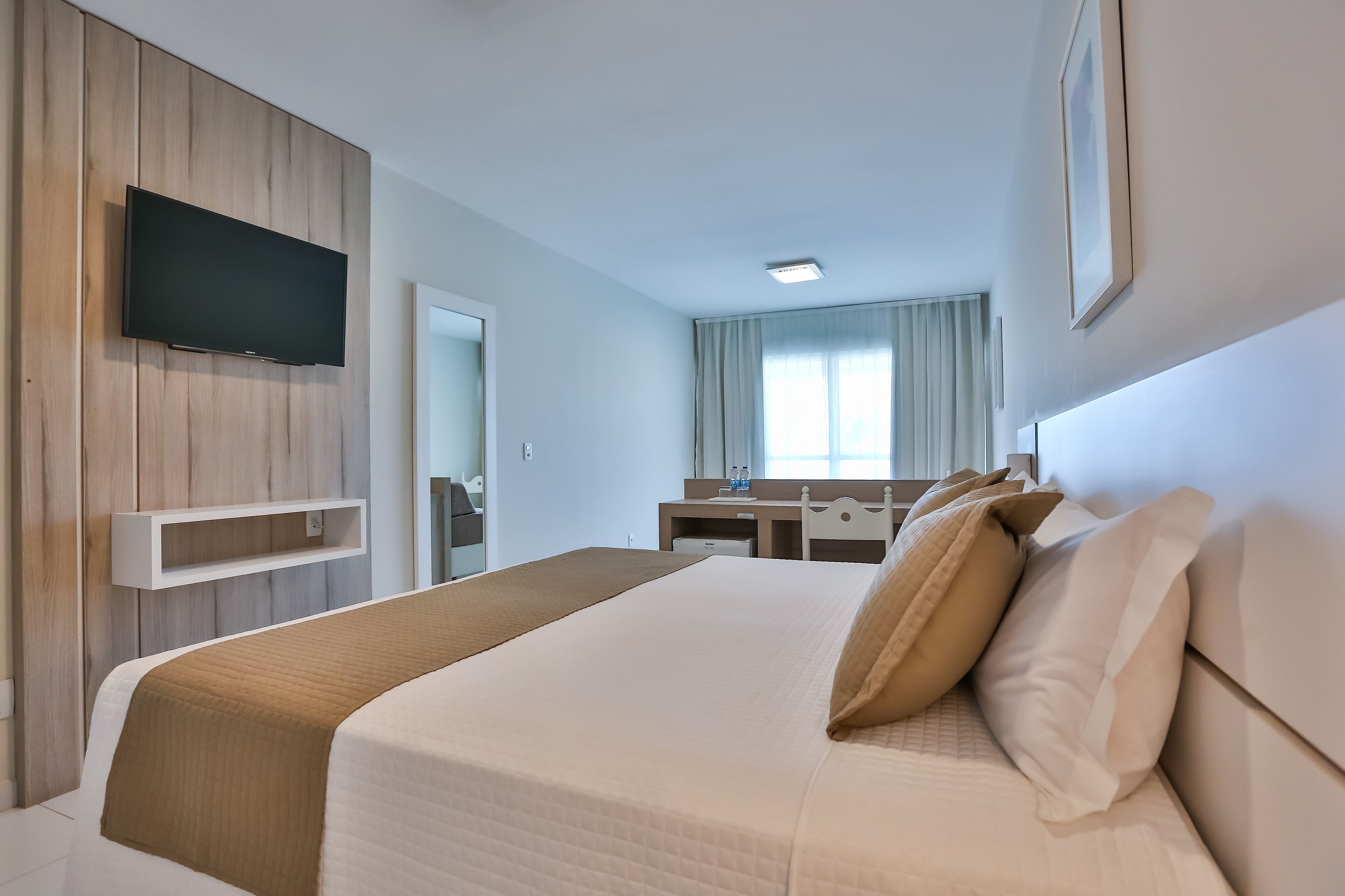 deluxe suite, sea view | 1 bedroom, minibar, in-room safe, laptop workspace