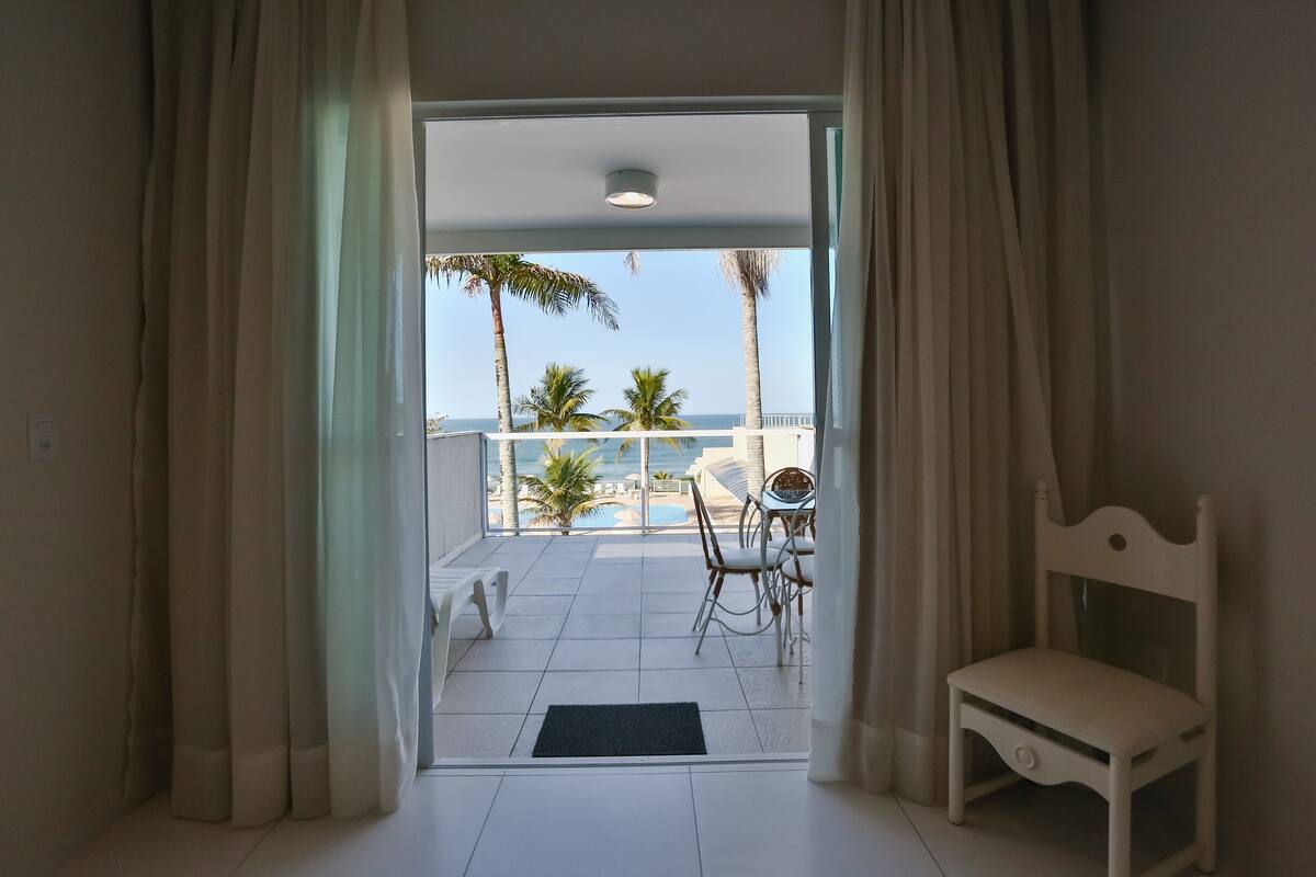 deluxe suite, sea view | beach/ocean view